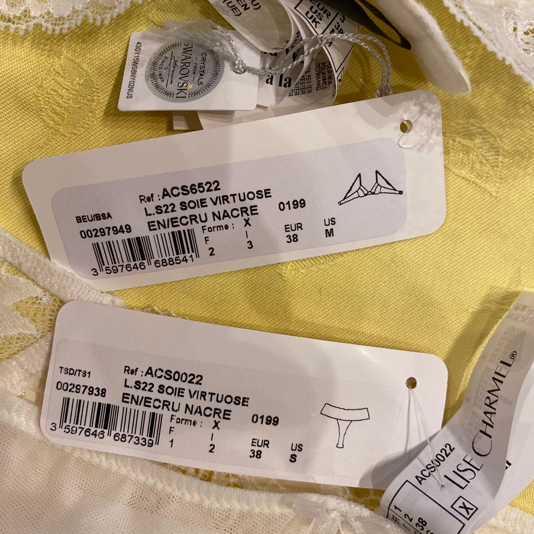 《リズシャルメル》ホワイトトライアングルブラセットUSサイズ:ブラM /タンガS