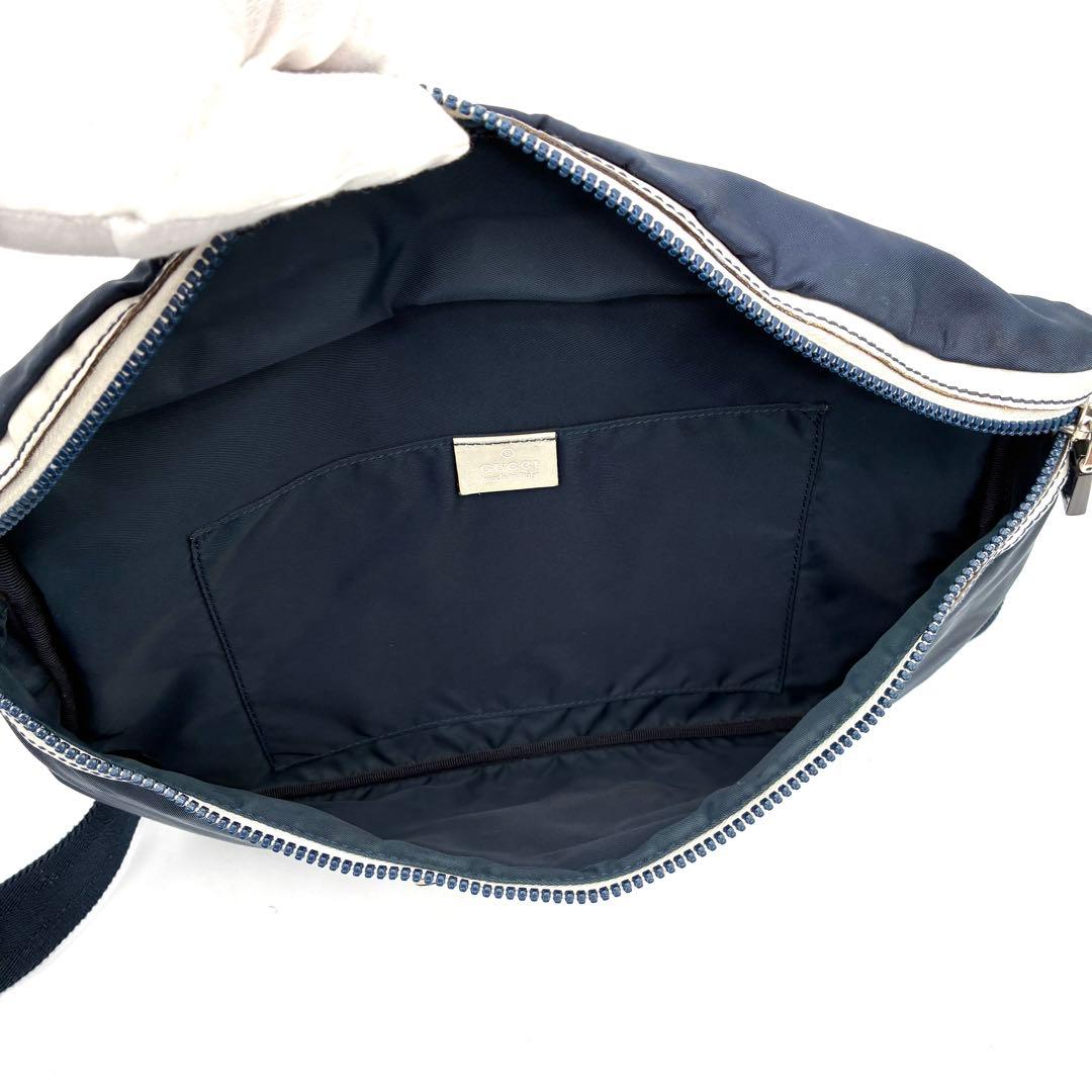 未使用に近い グッチ クレスト ボディバッグ ラバーロゴ 斜め掛け