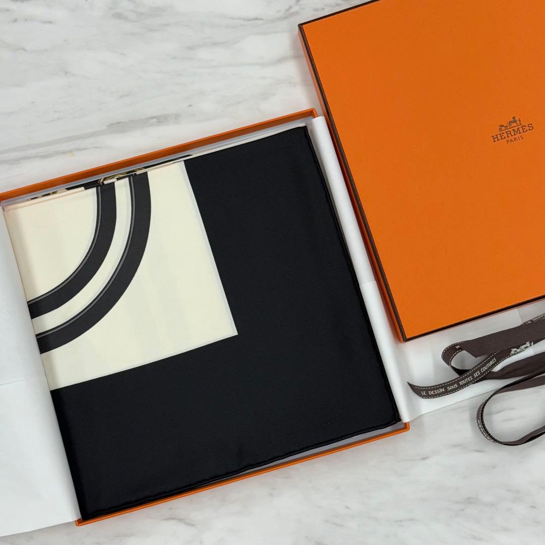 新品未使用　エルメス カレ 90 《ブリッド・ドゥ・ガラ・アン・フルール》