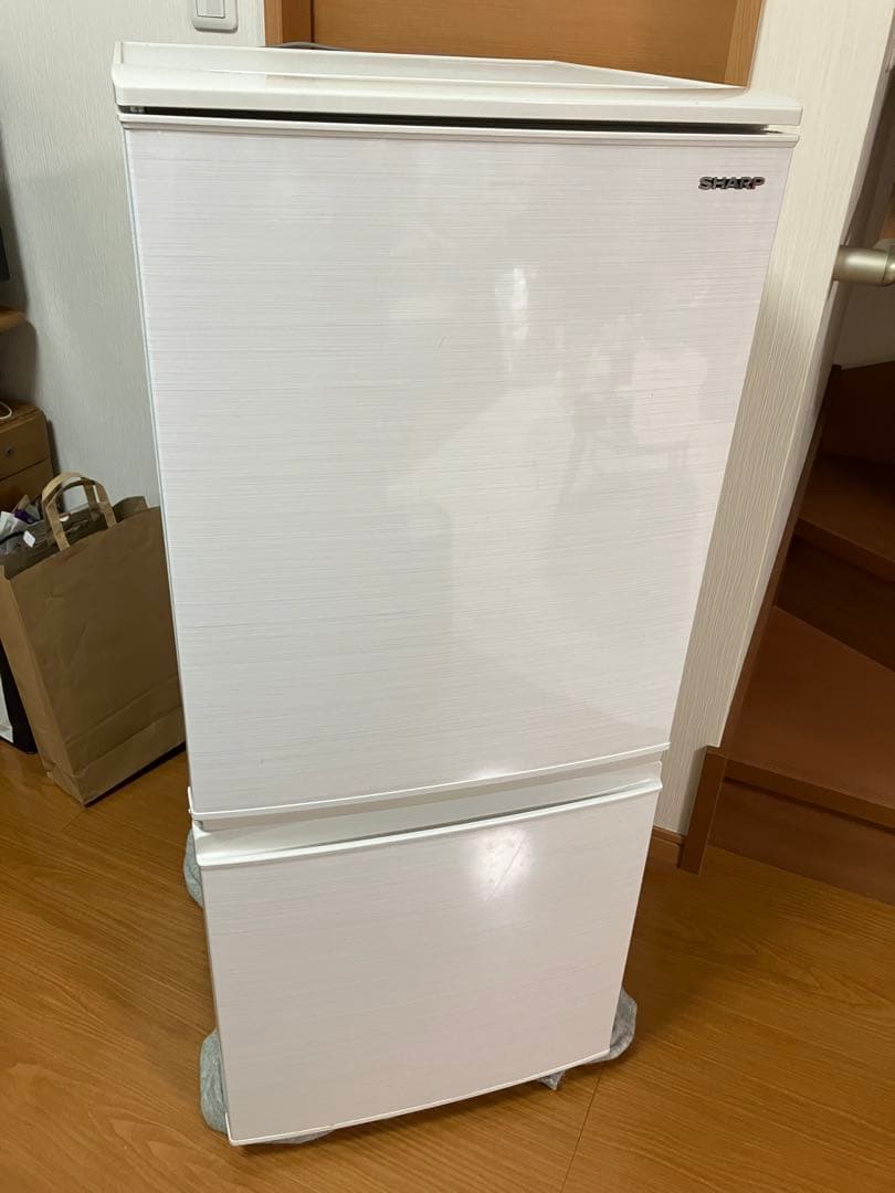 SHARP 冷蔵庫 左右両開き 137L 一人暮らしサイズ Amazon.co.jp: シャープ SHARP 冷蔵庫(幅48.0cm) 137L つけかえどっち