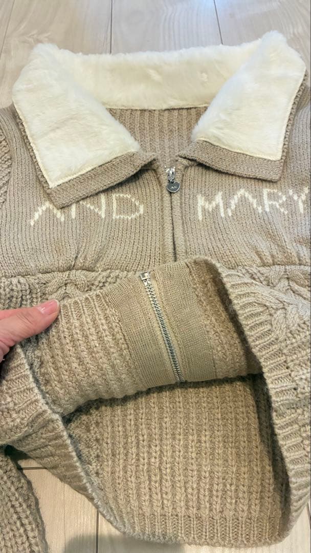andmary Mary logo zip tops beige - メルカリ