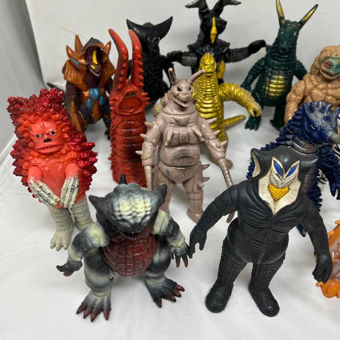 ウルトラマン ウルトラ怪獣ソフビ 23体まとめ売り - メルカリ