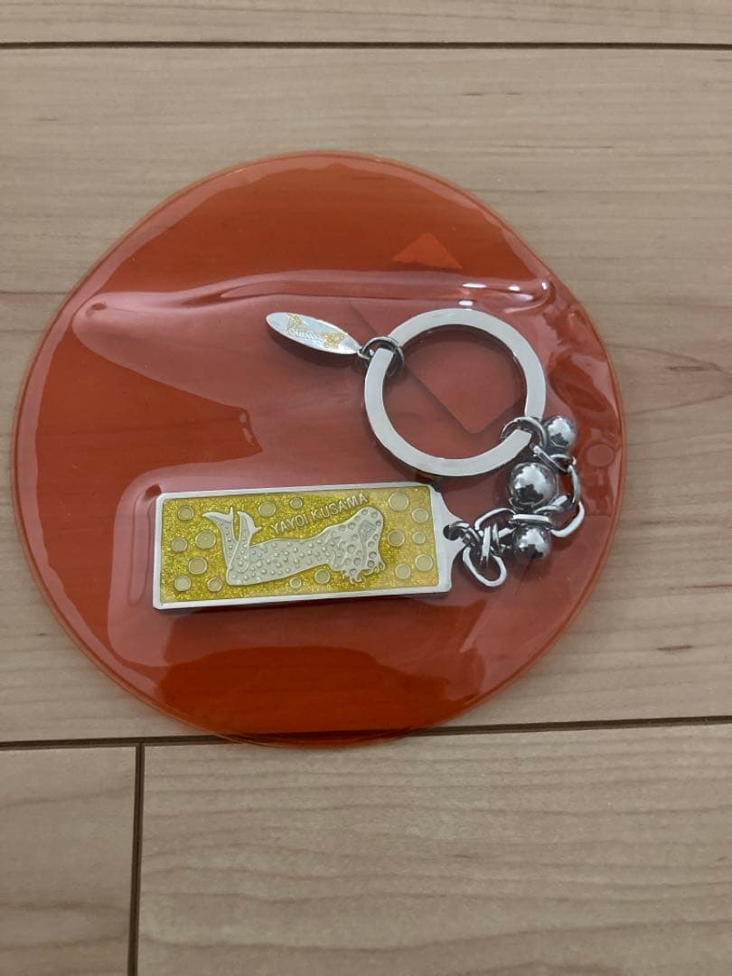 草間弥生 キーホルダー ラブフォーエバー 黄色 やよいちゃん - メルカリ