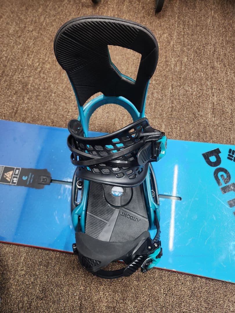 Red Bull Columbia bern スノーボード 153㎝ - メルカリ