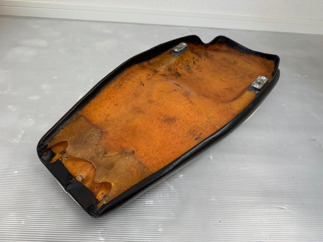 ヤマハ SR400 SR500 ペイトンプレイス ローダウンシート 表面破れ無し