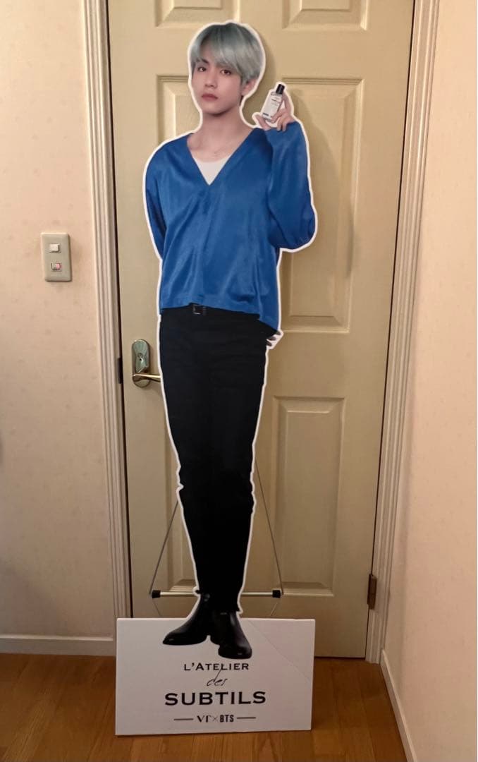 BTS テヒョン　V テテ　等身大パネル 20 件の「テヒョン等身大パネル」や「テヒョン」のアイデアを見つけま