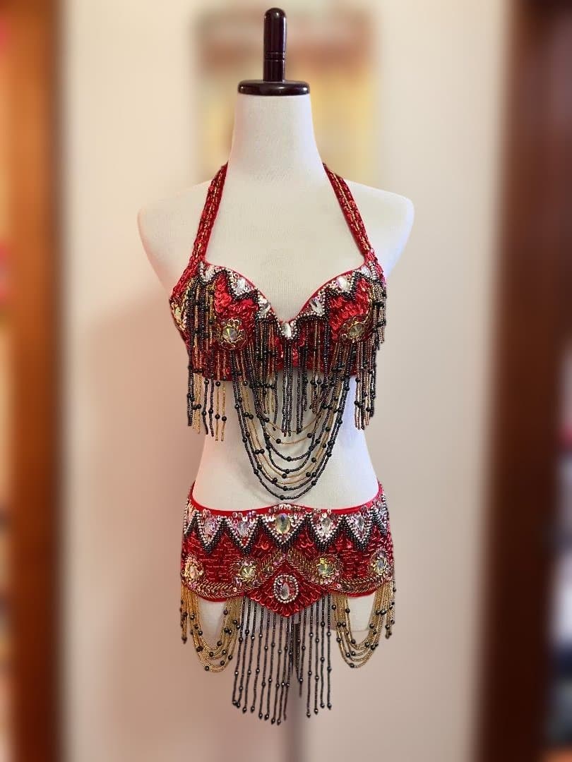 ベリーダンス オリエンタル衣装 赤 ブラ＆ベルト ビーズ装飾 - メルカリ