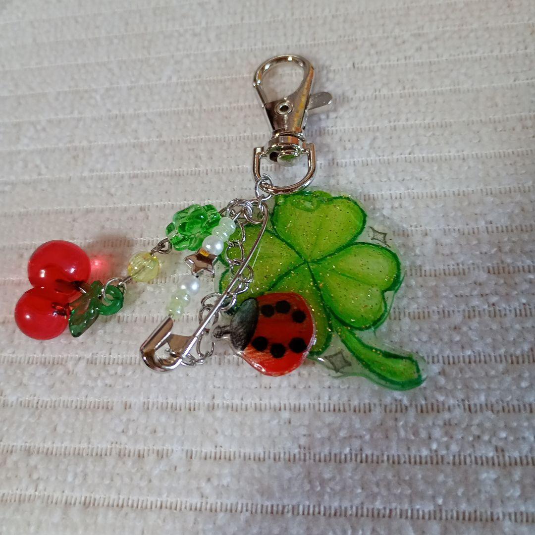 クローバー チェリー チャーム てんとう虫 - メルカリ