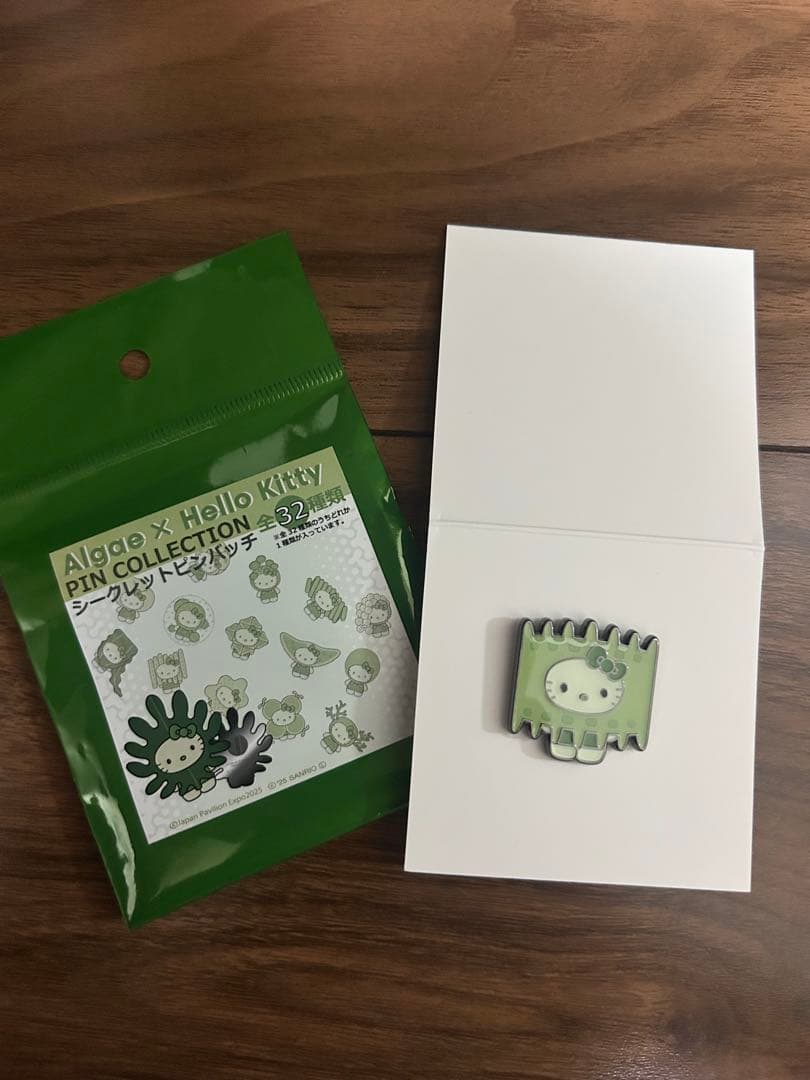 大阪・関西万博 日本館パビリオン 藻類×ハローキティ ピンバッジ