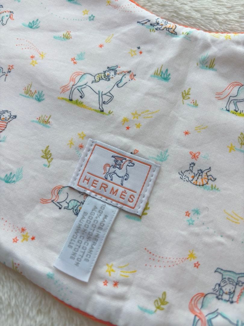 HERMES◇箱つき スタイ・よだれかけ 馬と子供のデザイン
