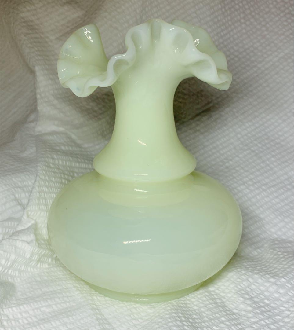 フェントン社 ウランガラス カスタード サテン ラッフル フリル