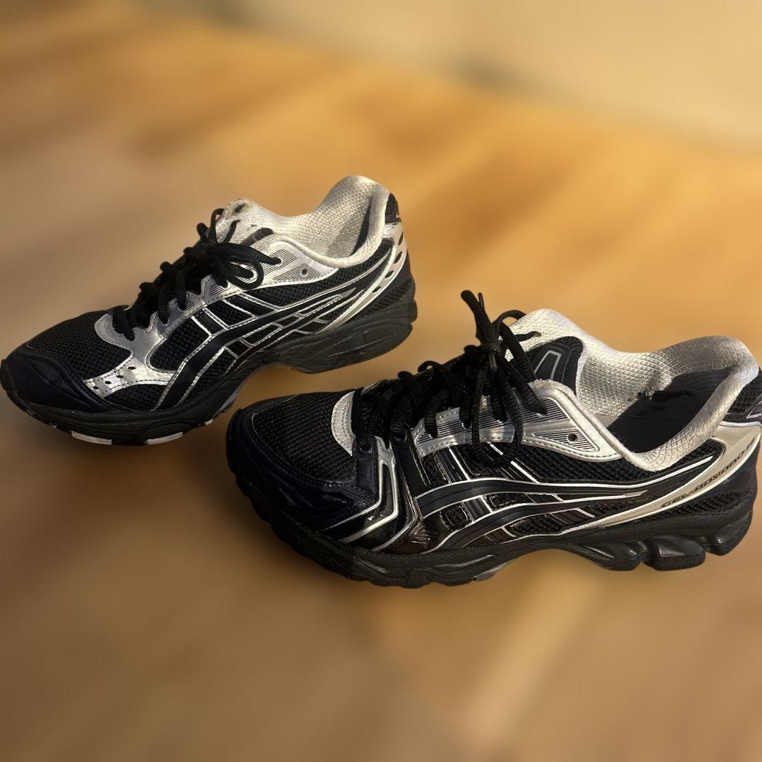 ASICS GEL-KAYANO 14 ブラック/シルバー 28.0cm