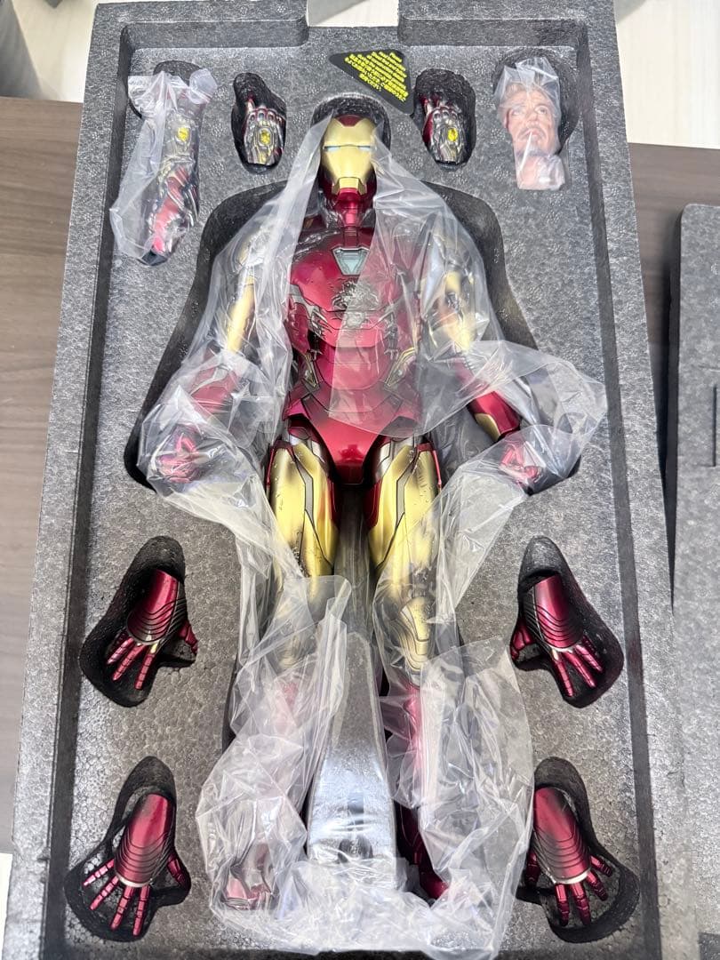 ト*ム様 ホットトイズ　アベンジャーズ　アイアンマン・マーク８５（バトルダメージ
