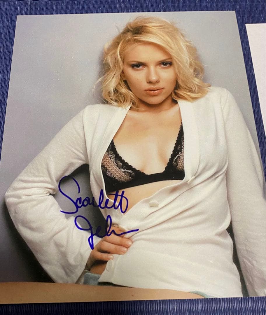 証明書付き】 スカーレット・ヨハンソン 直筆サインフォト - メルカリ