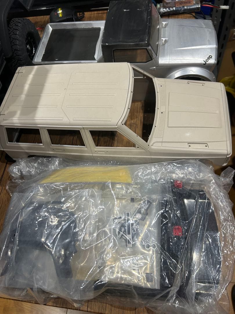 jeepチェロキーRCカー おまけボディ付き