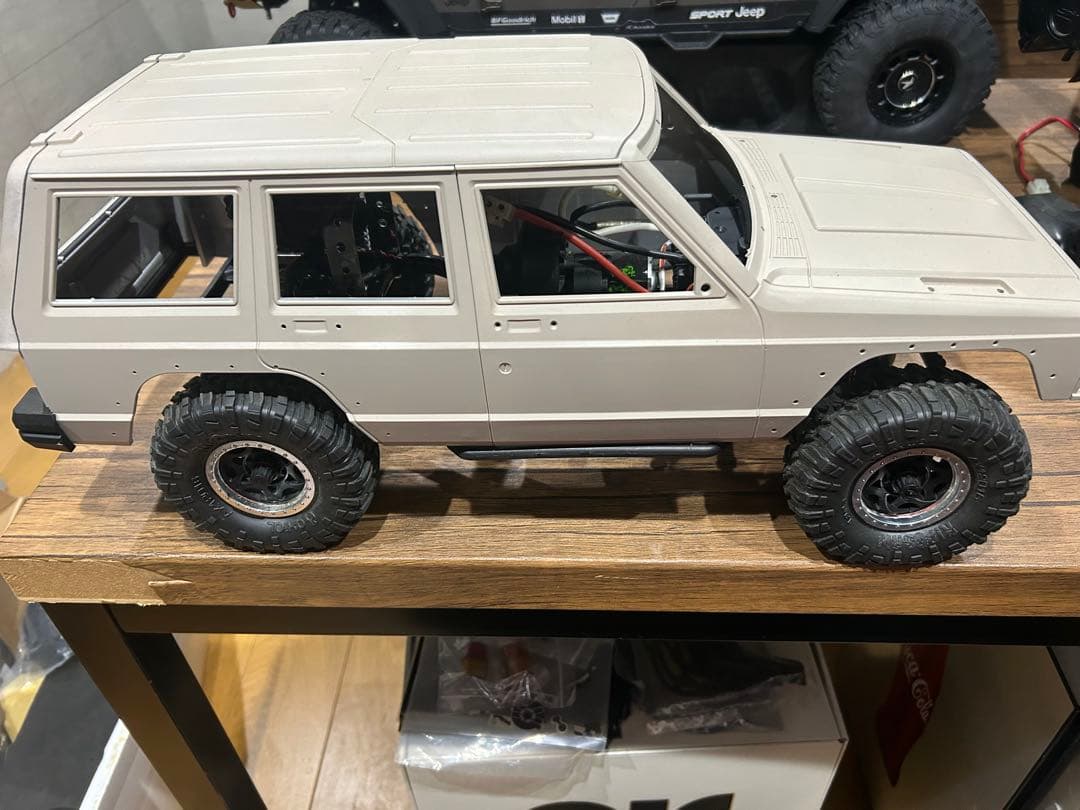 jeepチェロキーRCカー おまけボディ付き