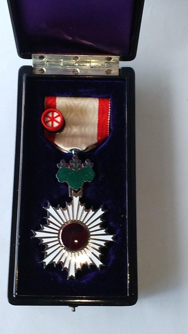 旭日単光章 勲六等単光旭日章 勲章 ミリタリー ミリタリーグッズ 旧日本軍 美品 Yahoo!オークション -「勲六等単光旭日章」の落札相場・落札価格