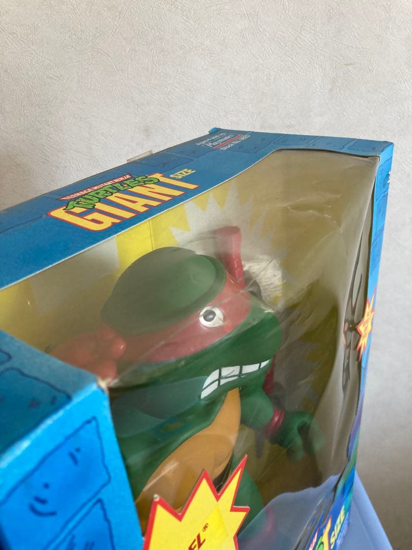 週末セール　タートルズ ジャイアントフィギュア ３体セット。