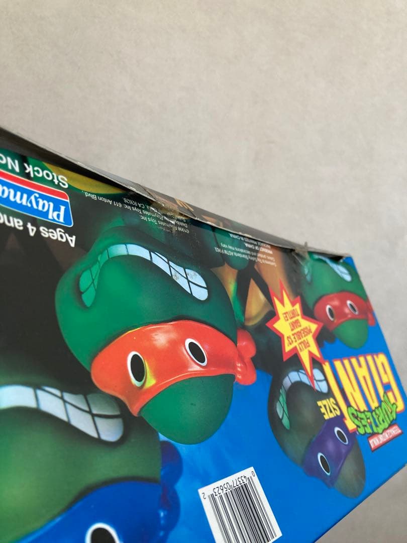 週末セール　タートルズ ジャイアントフィギュア ３体セット。