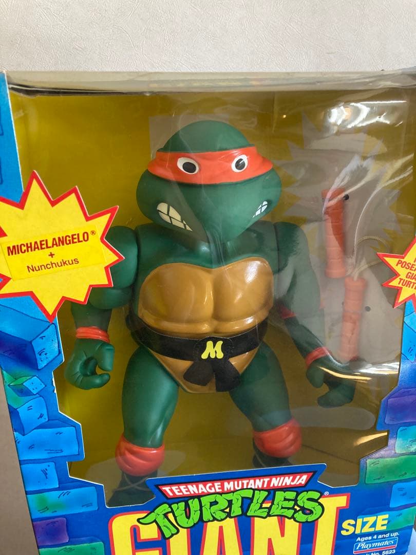 週末セール　タートルズ ジャイアントフィギュア ３体セット。