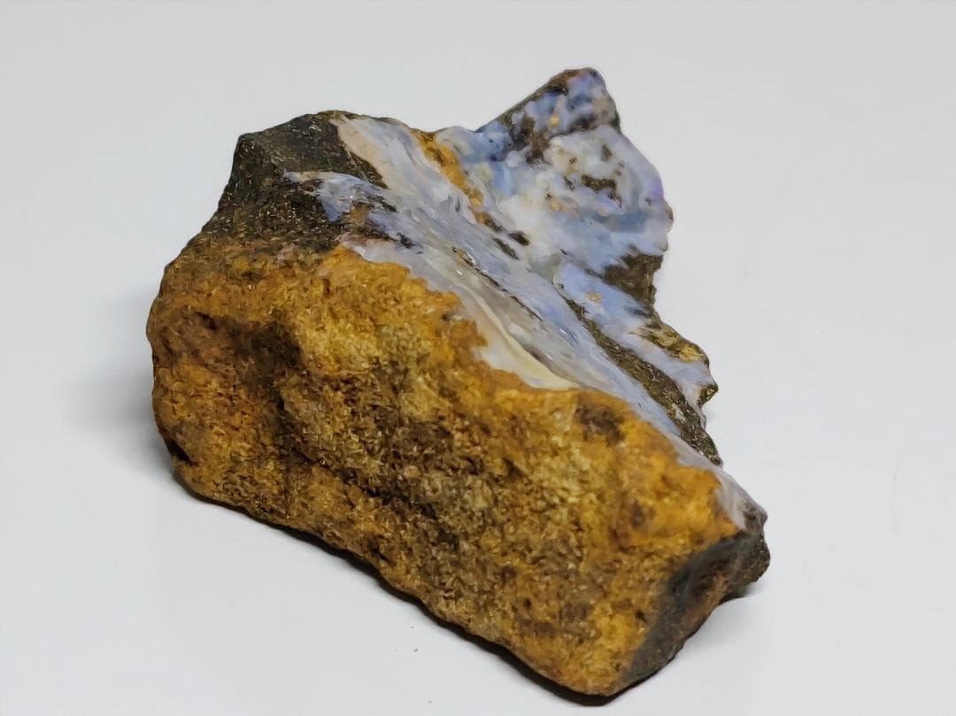 H-5 ボルダーオパール 42g 蛋白石 原石 鑑賞石 自然石 鉱石 鉱物 鉱石