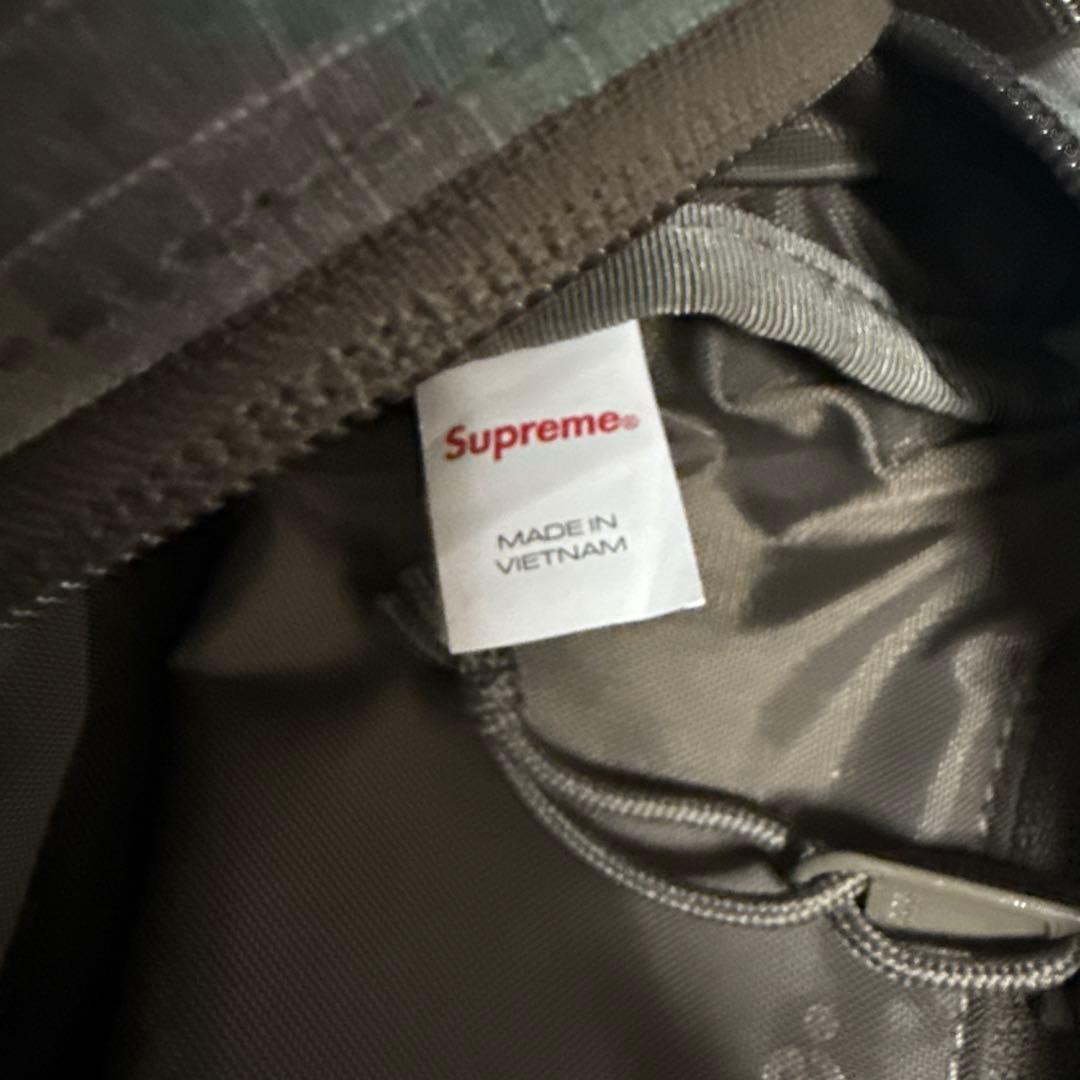 Supreme カモフラージュ ボディバッグ - メルカリ