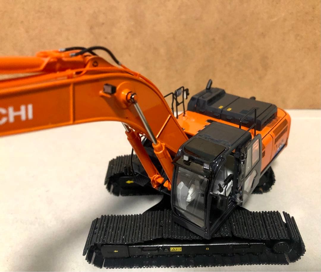HITACHI日立建機 ZAXIS330LC-6 油圧ショベル1/50ミニカー - メルカリ