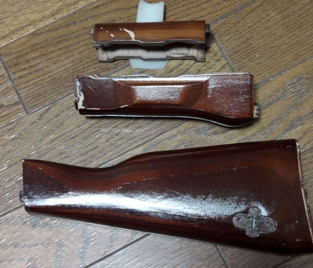 マルイAKMガスブロ SVOBODAウッドハンドガード&ストック スリング付き。