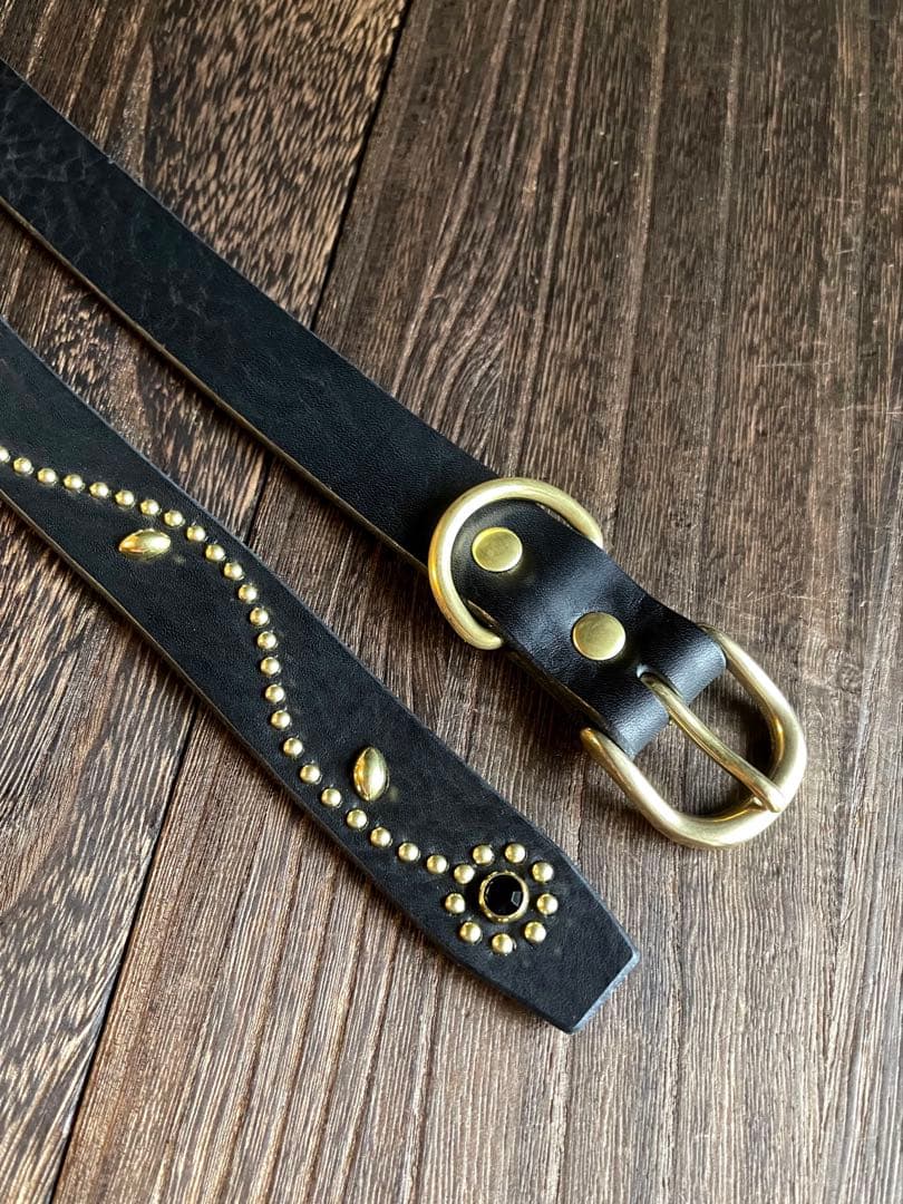 スタッズナローロングベルト　2.4cm　真鍮　シボ　フラワー　HTC CALEE