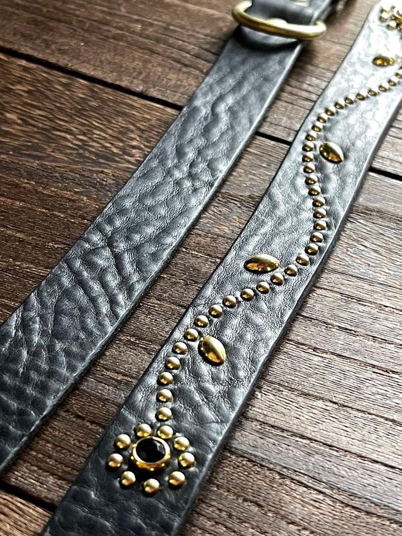 スタッズナローロングベルト　2.4cm　真鍮　シボ　フラワー　HTC CALEE