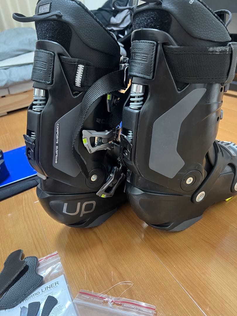 UPZ RC12 22/23 ハードブーツ 27.0cm 純正