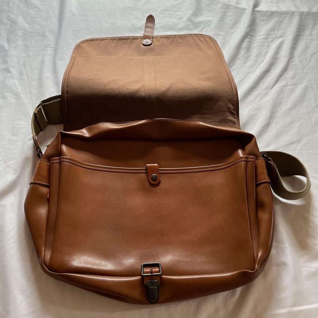 Levi's メッセンジャーバッグ ショルダーバッグ リーバイス レザー