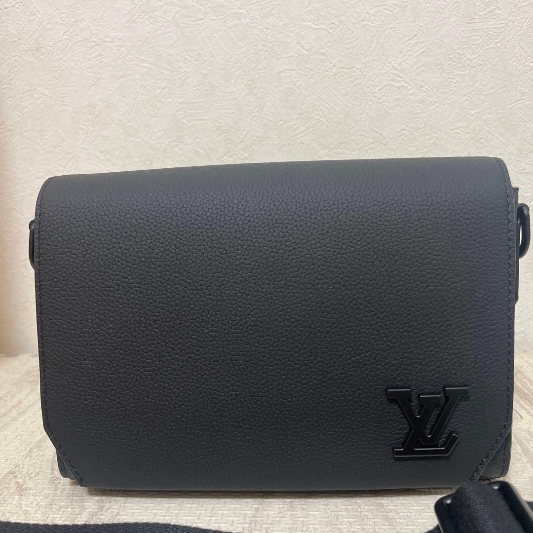ルイヴィトン】 テイクオフメッセンジャー（本日限定価格 ルイヴィトン テイクオフ・メッセンジャー M57080｜郡山のまじめな買取