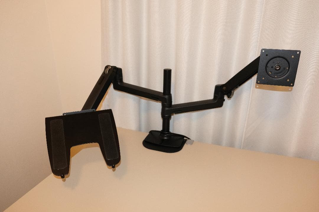 ブラック モニターアーム クランプ式 SANWA SUPPLY（サンワサプライ） モニターアーム 27インチ対応