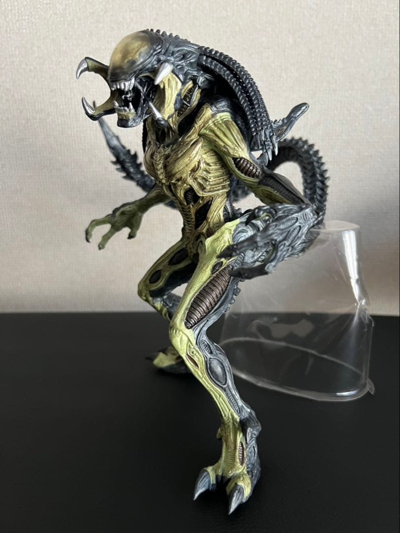 プレデリアン　フュギュア　アミューズメント景品　プレデター