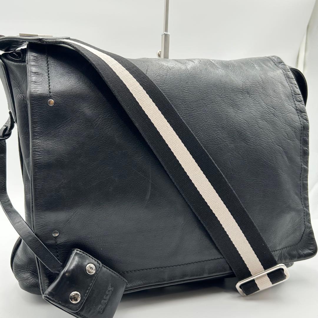 BALLYY メッセンジャーバッグ ショルダー 黒 A4収納可 トレスポ 大容量 Bally（バリー） ショルダーバッグ CODE MESSENGER メンズ レザー