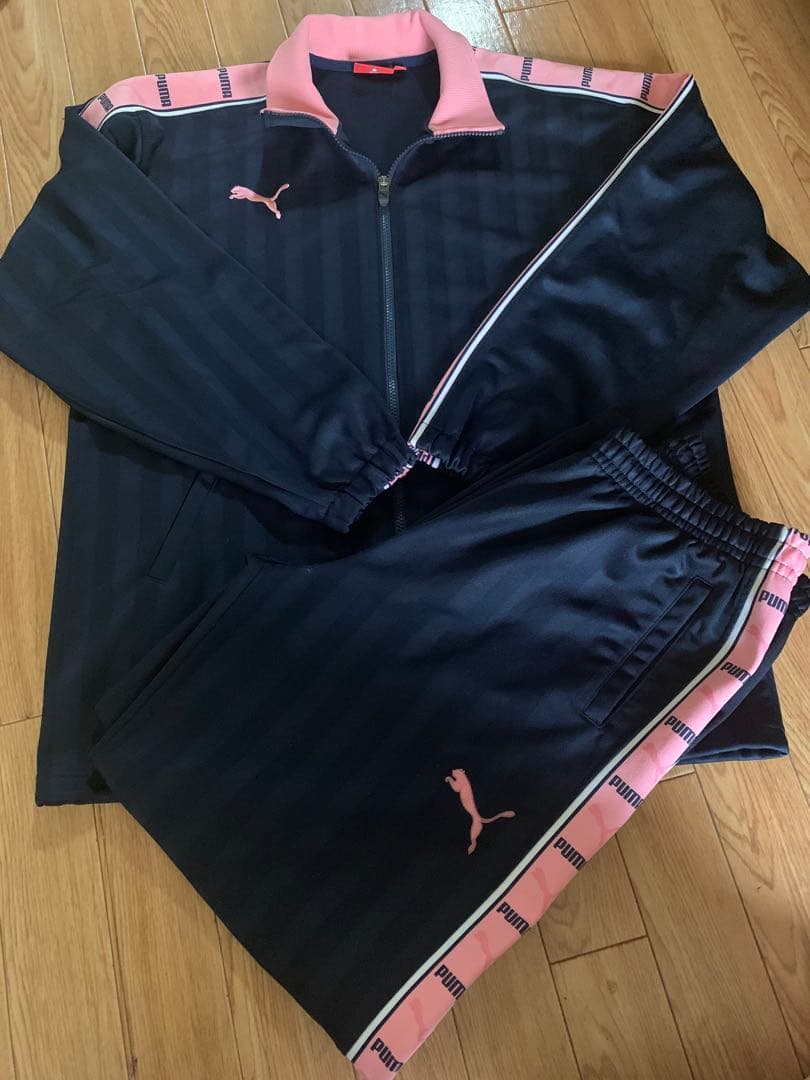 PUMA ストライプジャージ上下セットネイビー　ピンク ネイビーとピンクのストライプデザインのPUMAジャージ 上下セット SS