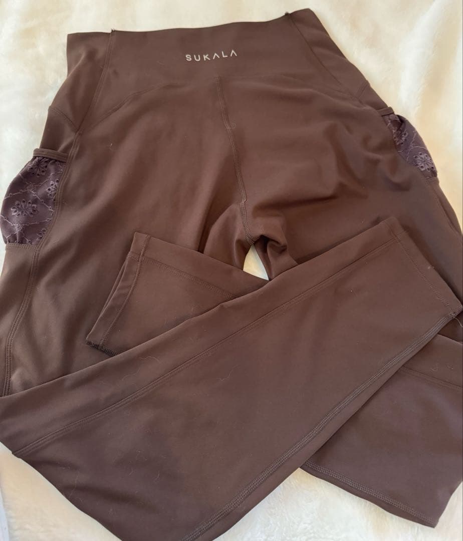 再出品 2025秋の新作 【 SUKALA】フラワーレースレギンス ブラウン L
