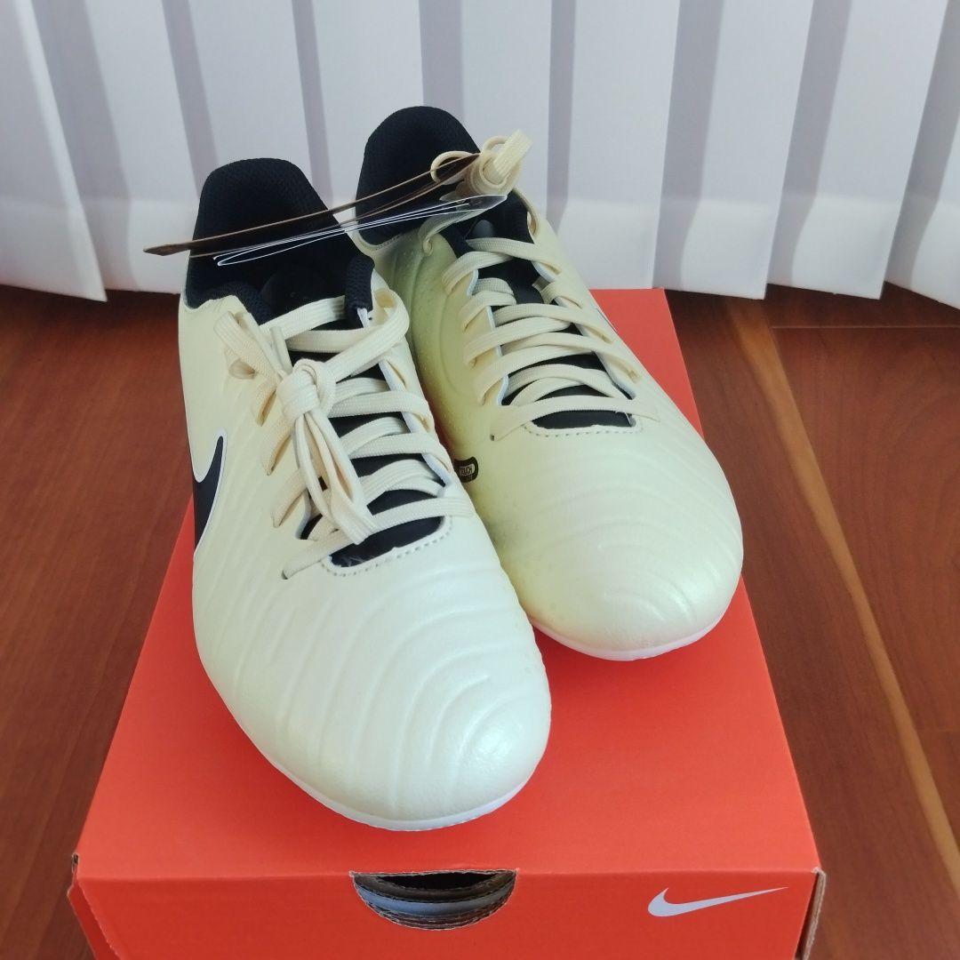 Nike サッカーシューズ スパイク クリーム・ブラック 23.5cm - メルカリ