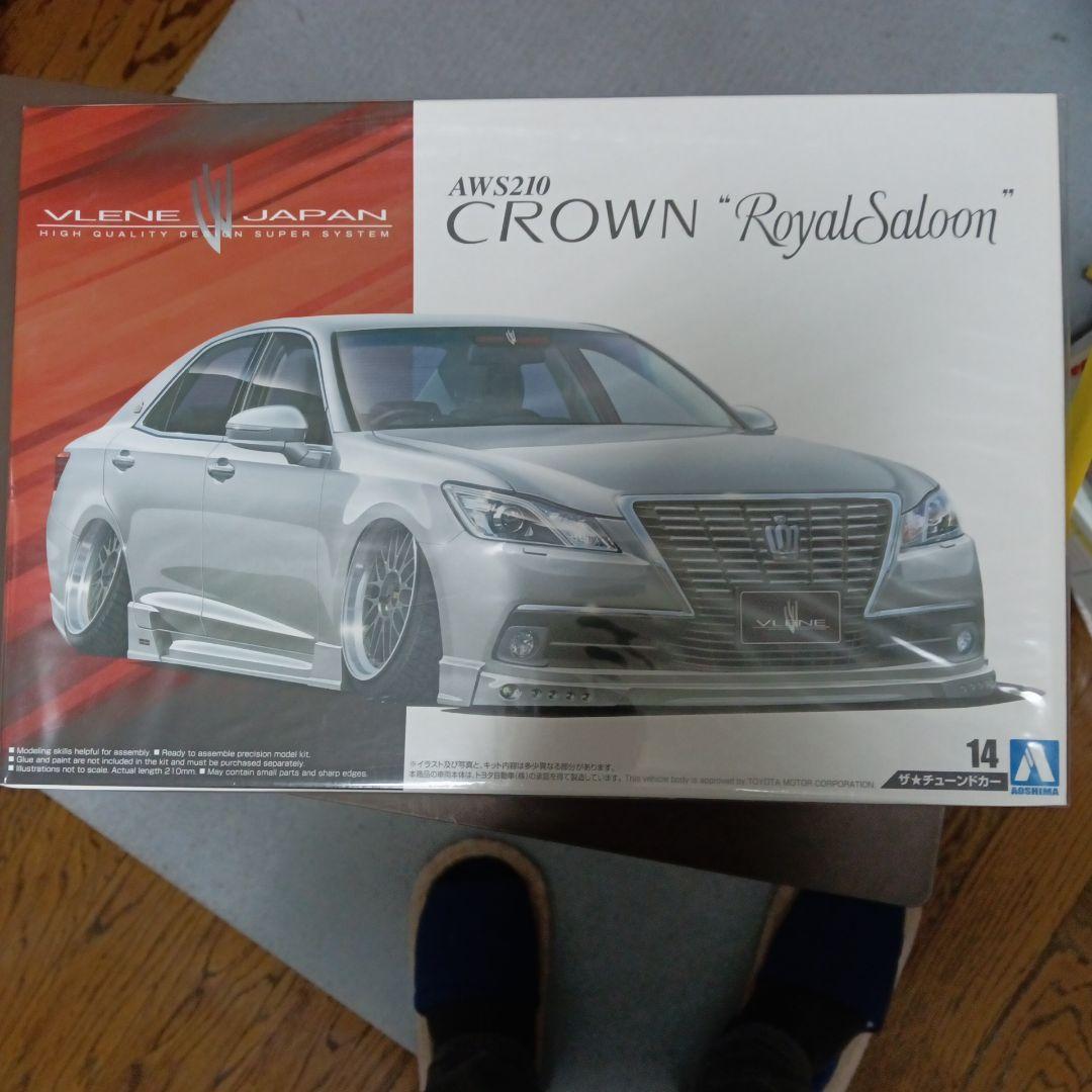 CROWN \" Saloon\" 1/14モデルキット