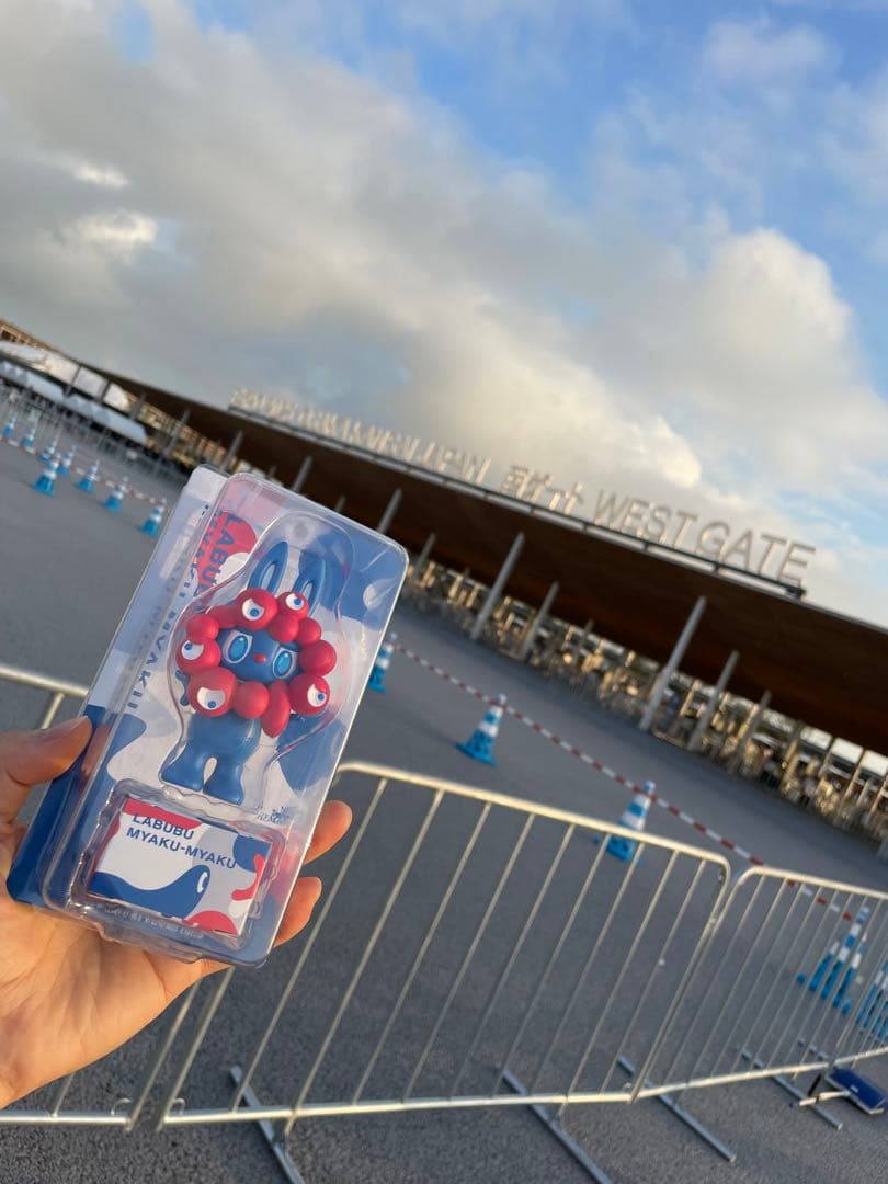 【大阪関西万博会場限定】ラブブ　ミャクミャク　コラボフィギュア　新品未開封