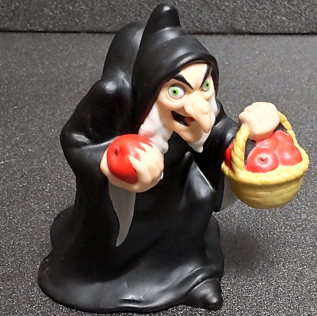 ディズニー 白雪姫 魔女 陶器フィギュア Wicked Witch - メルカリ