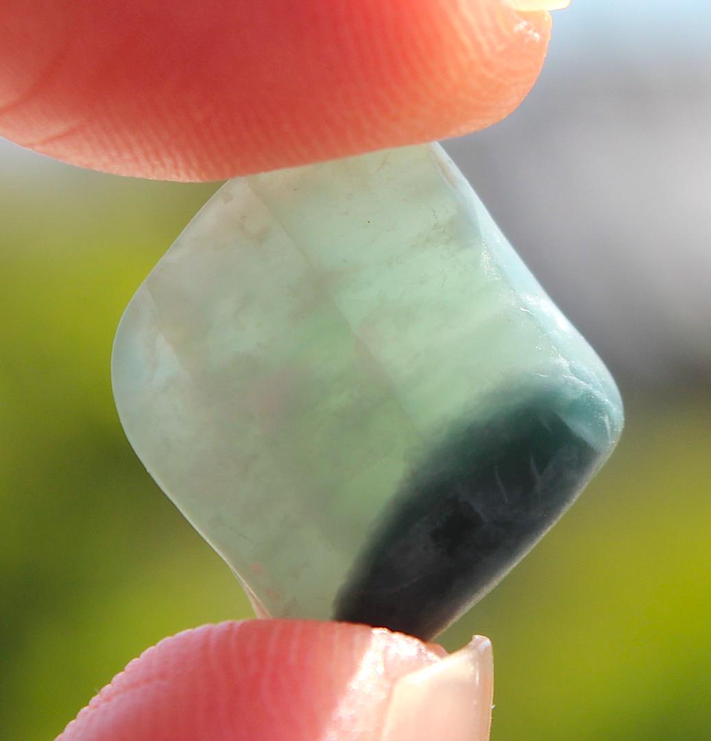 ［半透明の翡翠］糸魚川翡翠 原石 2.2g