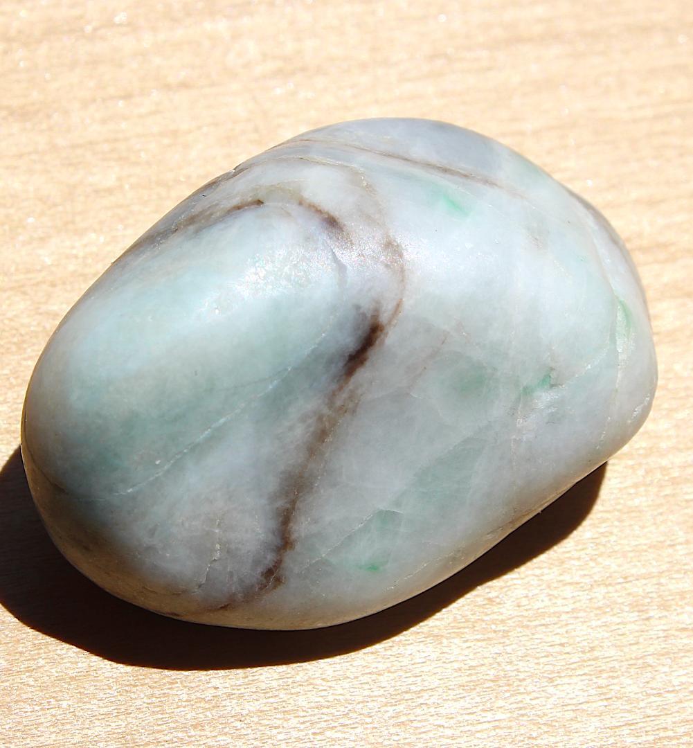 debnyan ［白地×明緑×濃青×茶筋］糸魚川翡翠 原石 48.5g