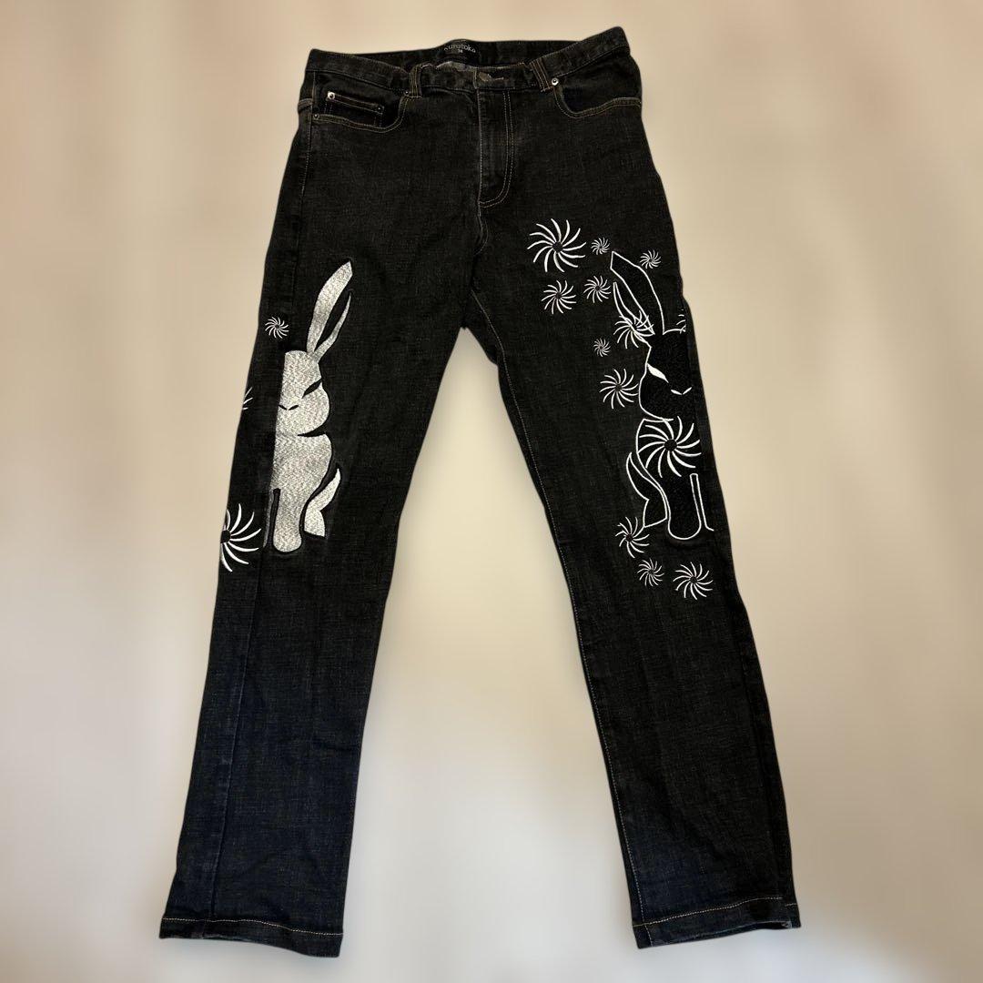 黒菟華 kurotoka ブラック デニムパンツ 刺繍
