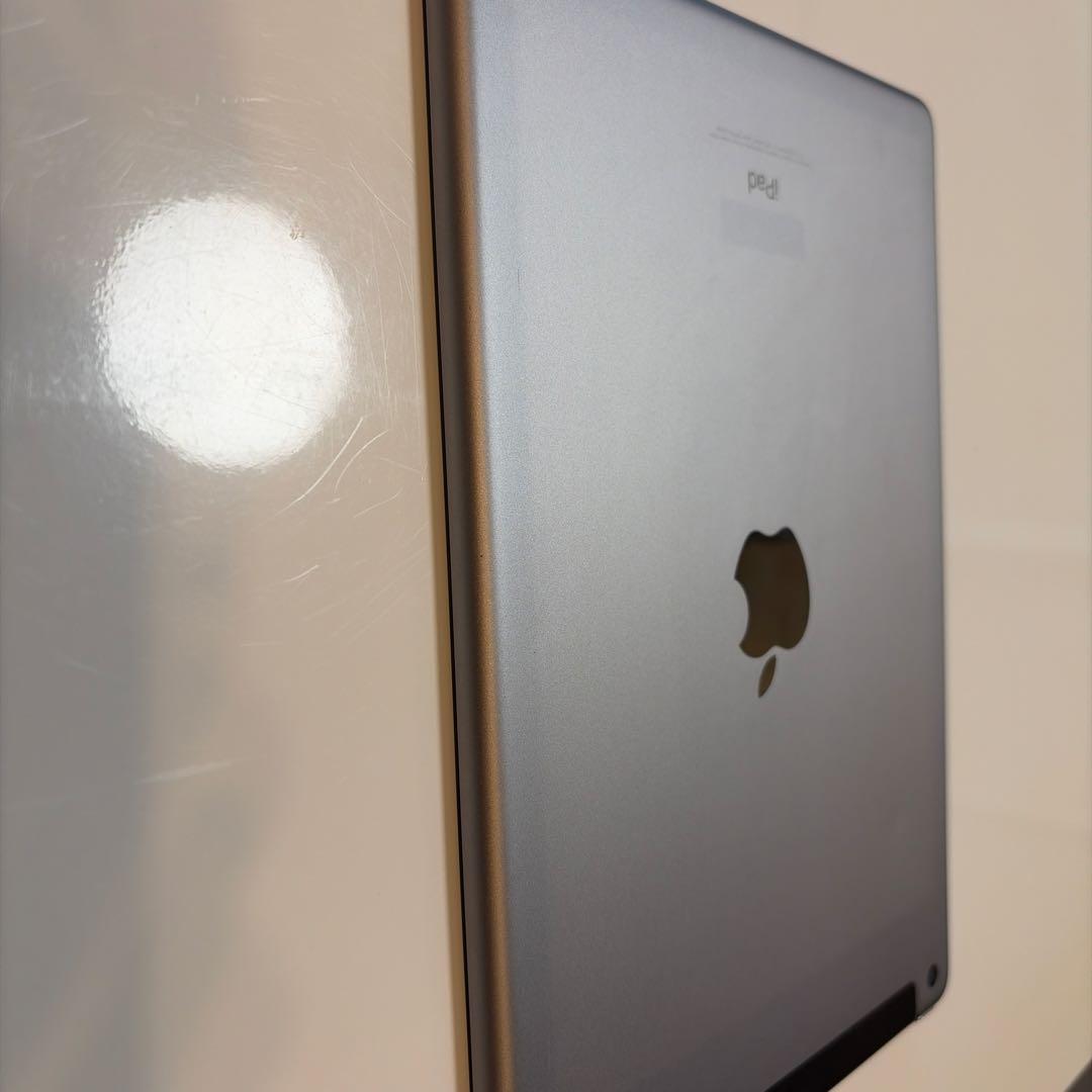 iPad 第6世代 32GB スペースグレイ バッテリー83％