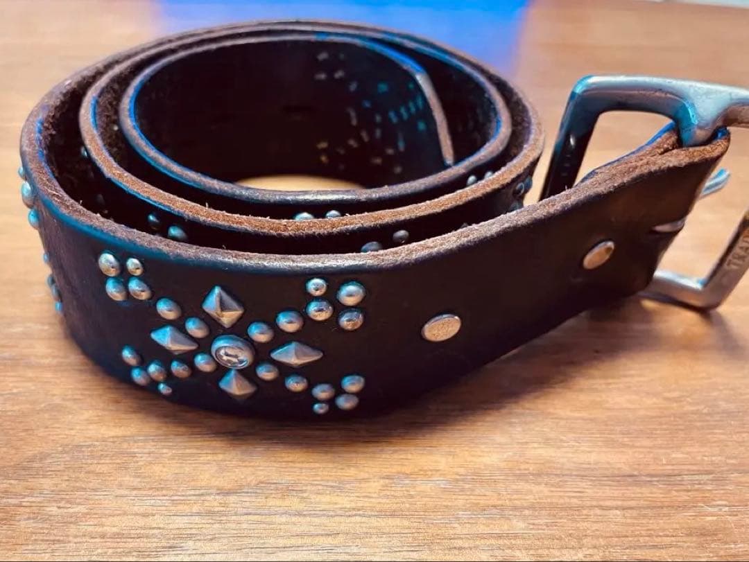 HTC レザーベルト 32inch ノーパッチフラワースタッズ - メルカリ