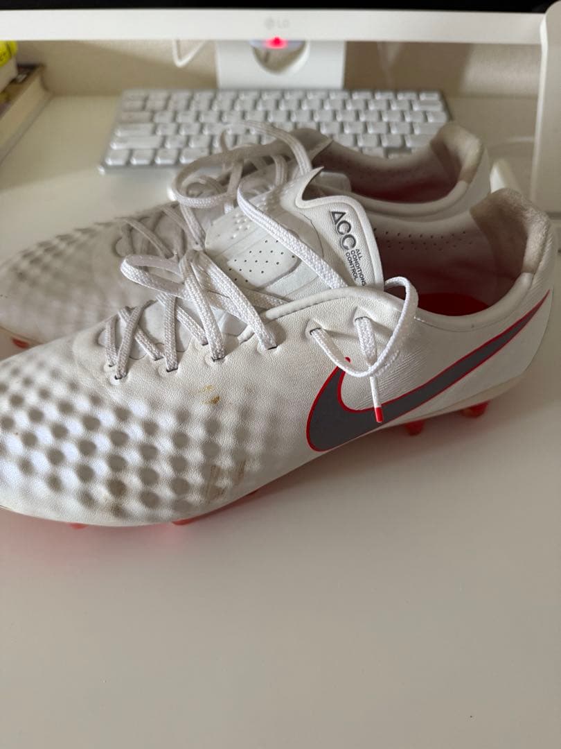 【本日限定価格】マジスタ　サッカースパイク　26 ミズノ モナルシーダ NEO 3 ELITE ホワイト サックス サッカースパイク