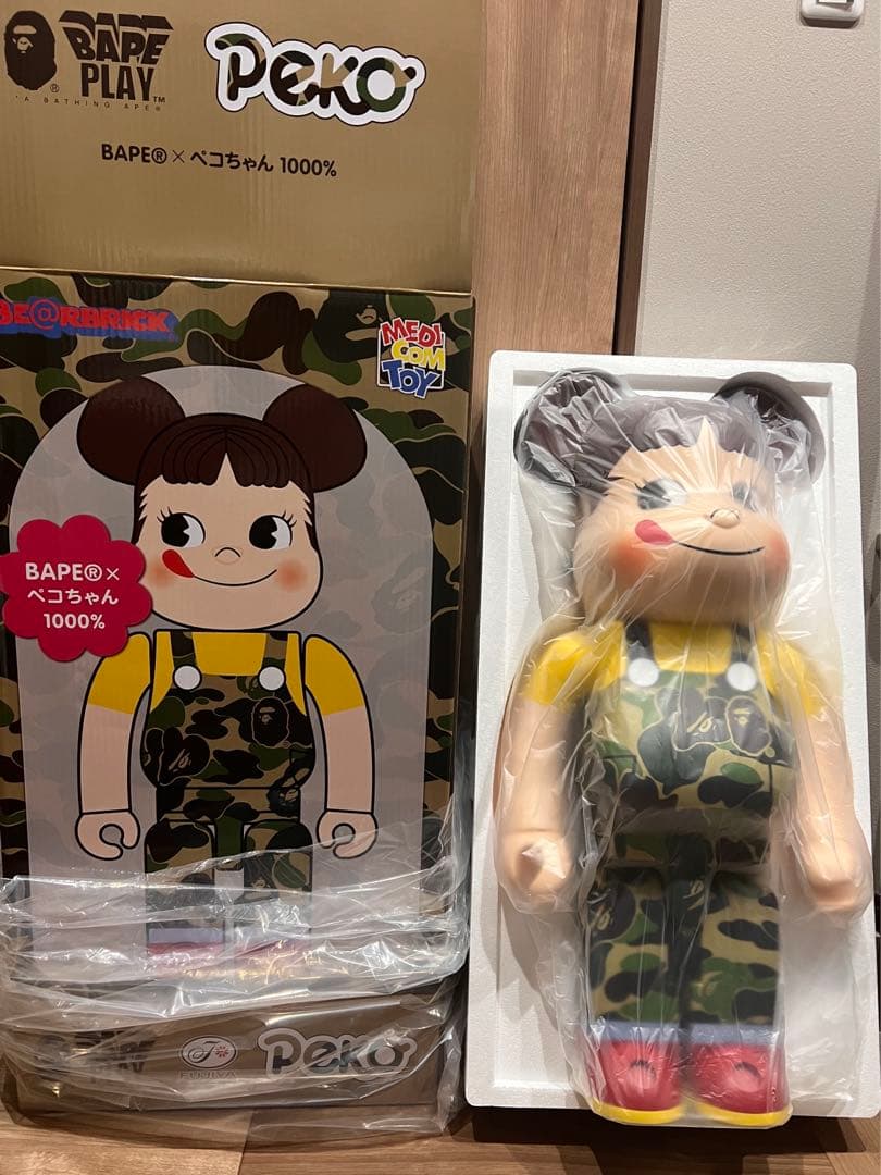BE＠RBRICK BAPE(R) × ペコちゃん 1000%