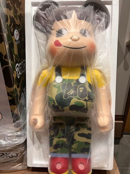 BE＠RBRICK BAPE(R) × ペコちゃん 1000%